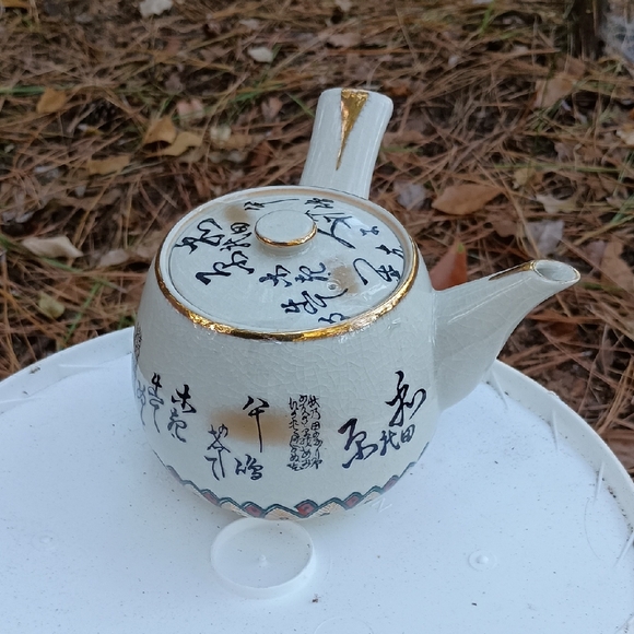 Other - Elegant White and Gold Teapot with Calligraphy